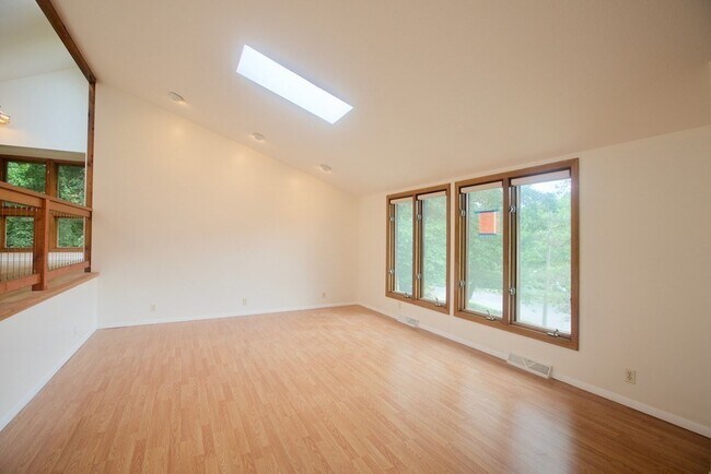 Building Photo - 54 Drumlin Rd