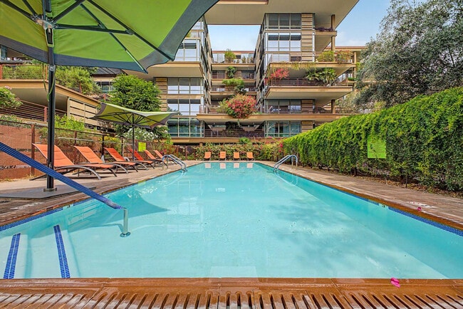 Building Photo - 7147 E Rancho Vista Dr