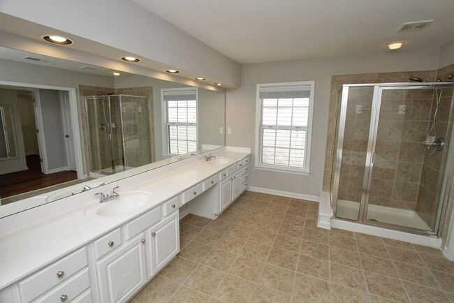 Building Photo - 5057 Bethpage Dr NE