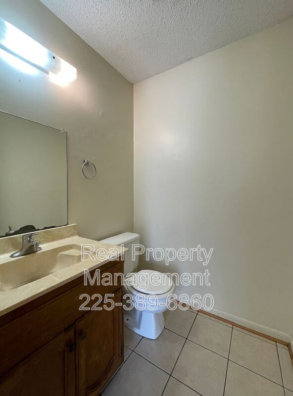 Building Photo - 10642 Stanley Aubin Ln