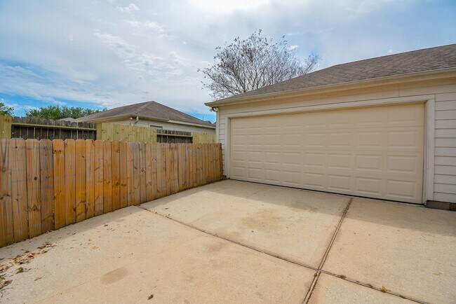 Building Photo - 29725 Sullivan Oaks Dr