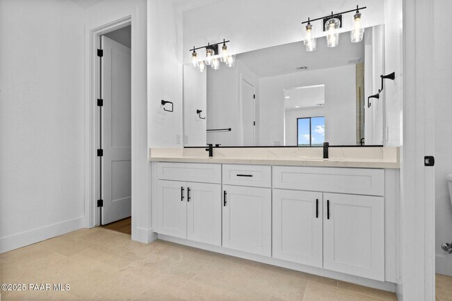 Building Photo - 5992 Finch Pl