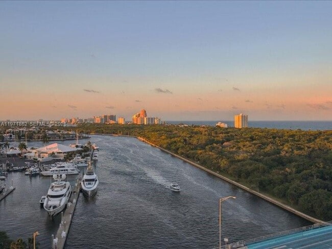 Building Photo - 2670 E Sunrise Blvd