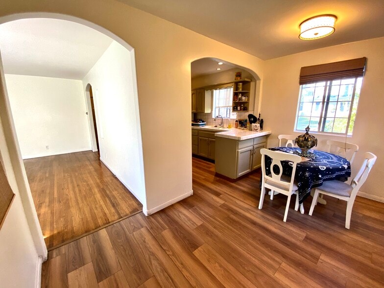 Building Photo - 1653 1/2 Maltman Ave