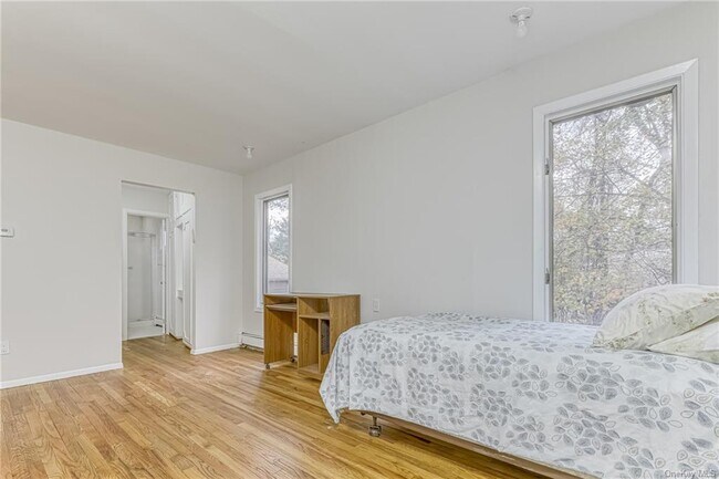 Building Photo - 9 Cloverdale Ln