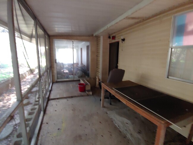 Building Photo - 1611 Pepper Dr