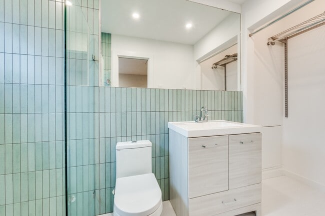 Building Photo - 524 N Manus Dr