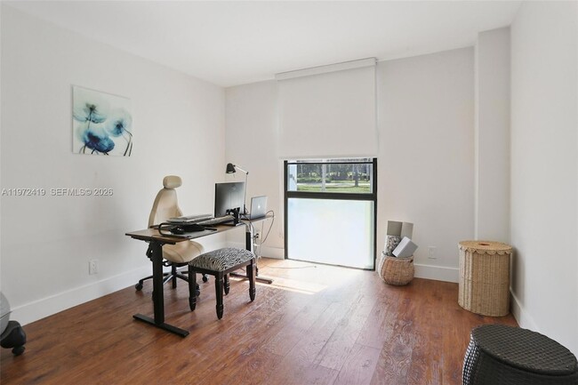 Building Photo - 3101 N Country Club Dr