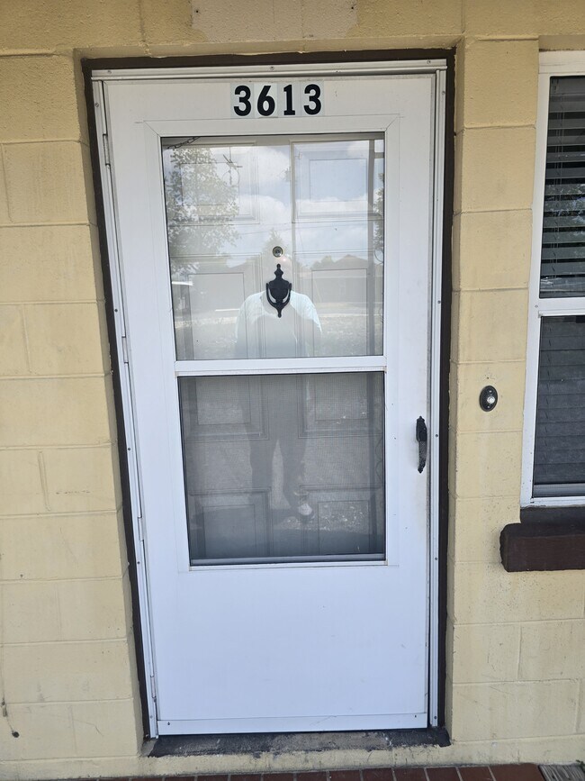 Building Photo - 3613 E 14th St