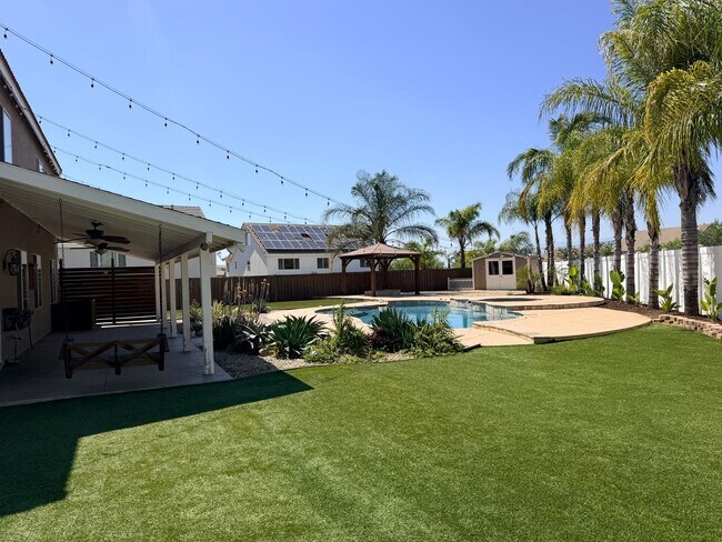 Building Photo - Stunning Orange Crest Pool Home