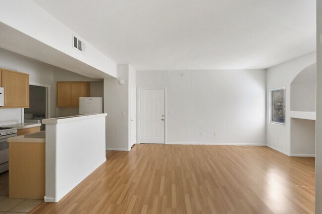 Building Photo - Great 2 Bed, 2 Bath First Story Condo In Northwest Vegas