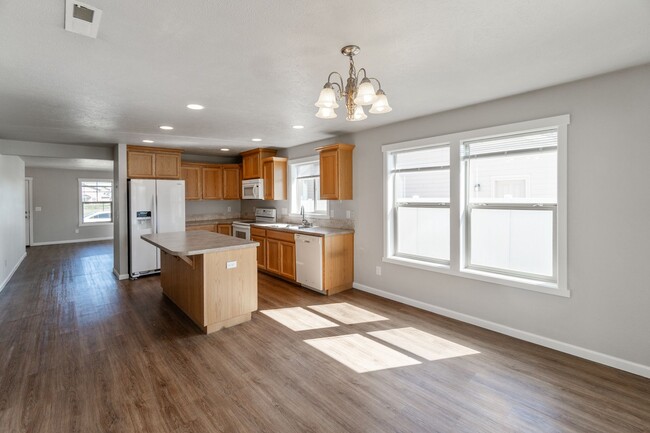 Building Photo - Charming 3 Bed, 2 Bath Home in Cheney – Op...