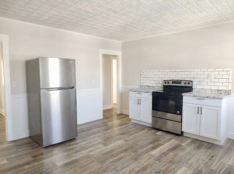 Building Photo - 150 Main St