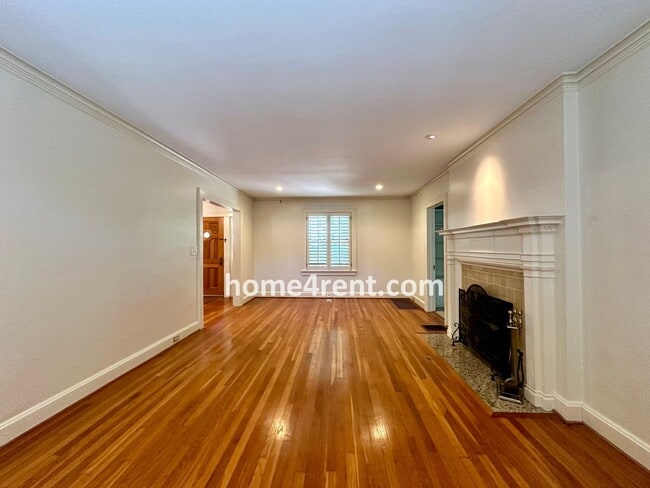 Building Photo - Charming Dutch Colonial in Brookside w/ an Updated Kitchen, Wood Floors, Fenced Yard and a Finish...