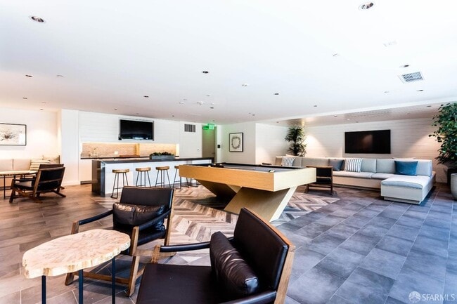 Building Photo - 1000 3rd St