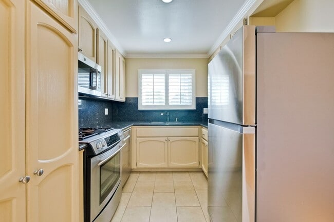 Building Photo - Stylish San Jose Home and Private Yard