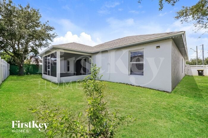 Building Photo - 1954 Manatee Dr