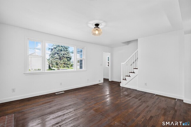 Building Photo - 11 Stratfield Pl