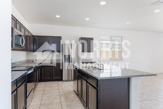 Building Photo - Low Maintenance Home Centrally Located