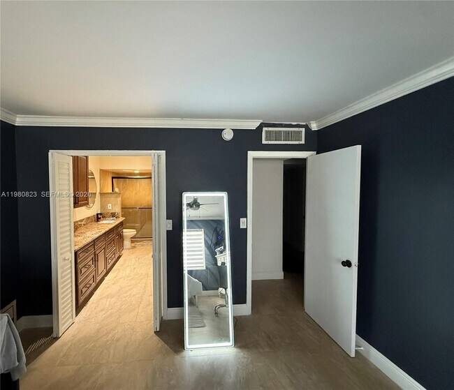 Building Photo - 6101 N Falls Cir Dr