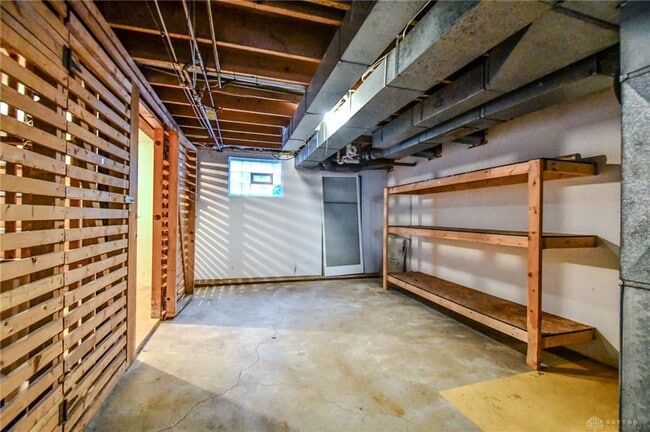 Building Photo - 121 E Schantz Ave