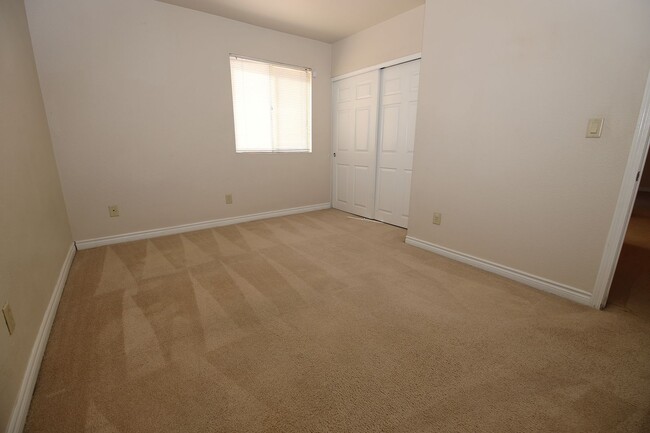 Building Photo - UPGRADED BELLA VITA 1 BEDROOM CONDO