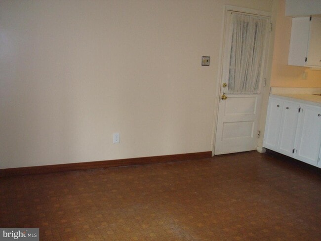 Building Photo - 5 Edgewold Ln