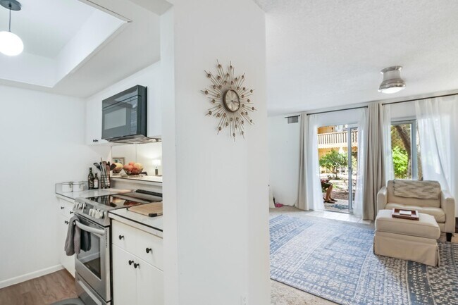 Building Photo - 77845 California Dr