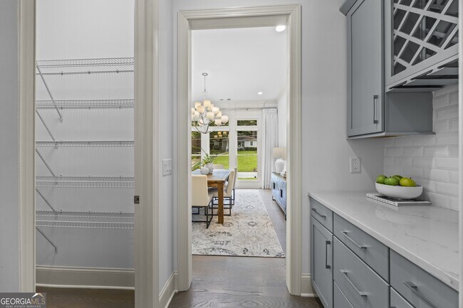 Building Photo - 1742 Helen Dr NE