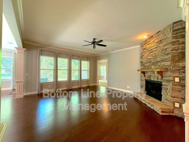 Building Photo - 9006 Blue Ridge Dr