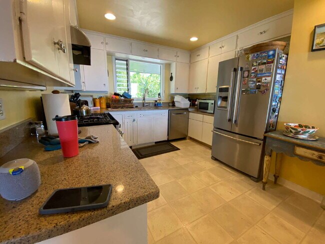 Building Photo - Spacious 5-Bedroom Home with Stunning View...