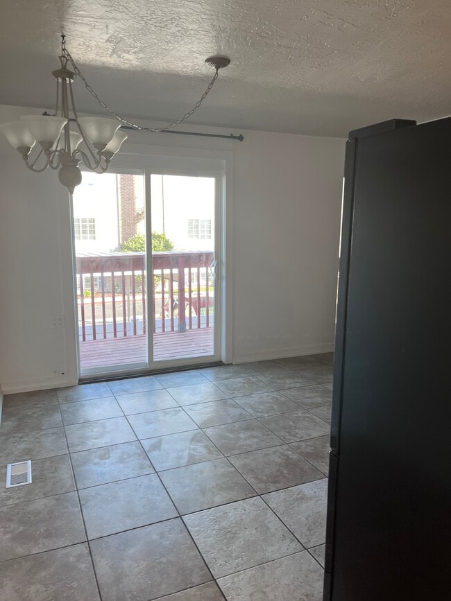 Building Photo - 889 Bristle Pine Pl