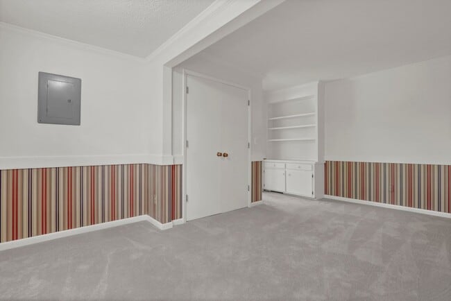 Building Photo - 700 Clyde Dr