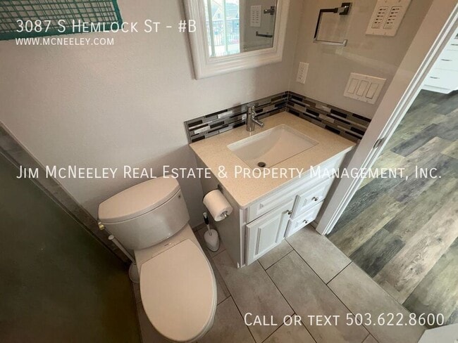 Building Photo - 3087 S Hemlock St
