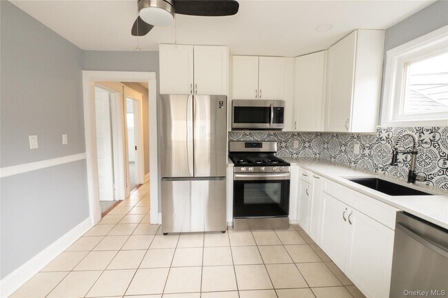 Building Photo - 218 N Midland Ave