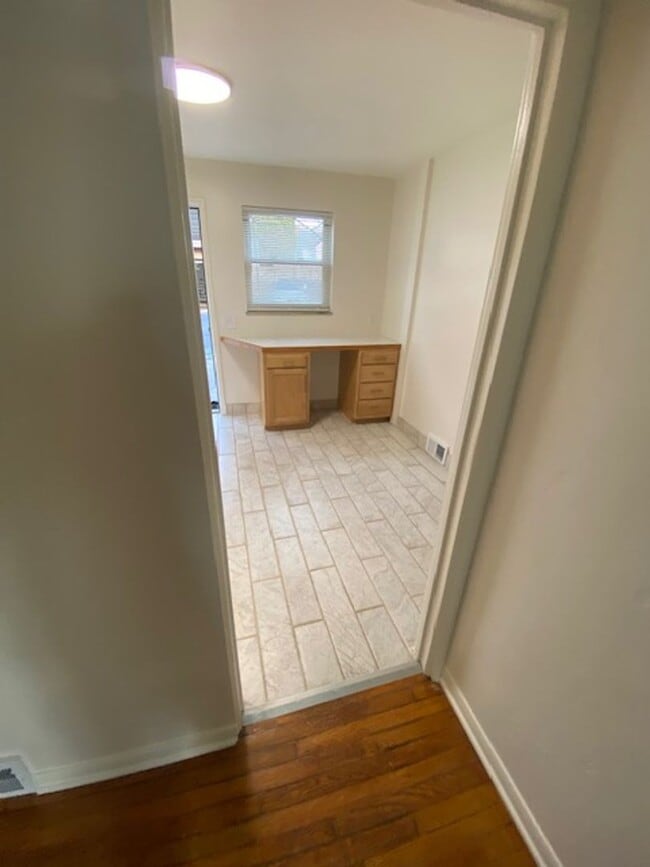 Building Photo - 2 bedroom townhouse