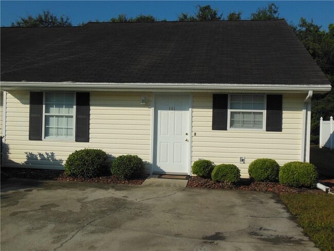 Primary Photo - 141 Winter Chase Ln