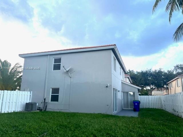 Building Photo - 311 SW 100th Ave