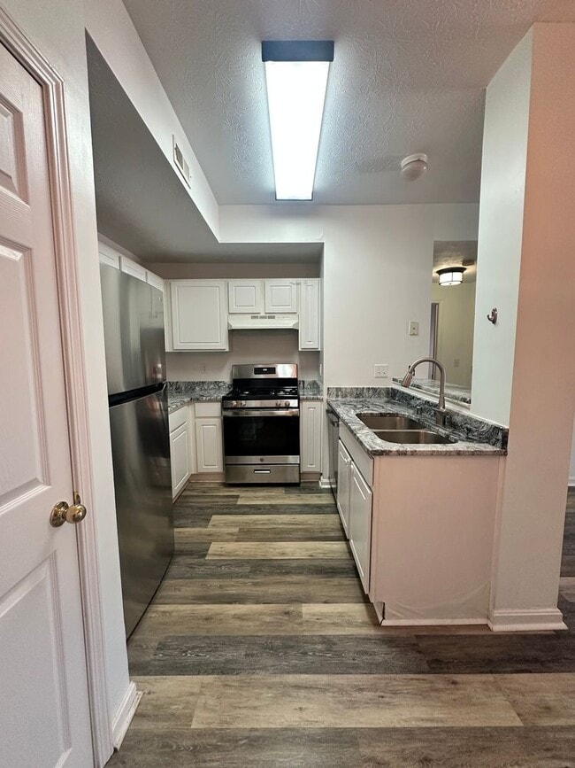 Building Photo - 2BR/2BA Updated Condo in Prospect Glen Vil...