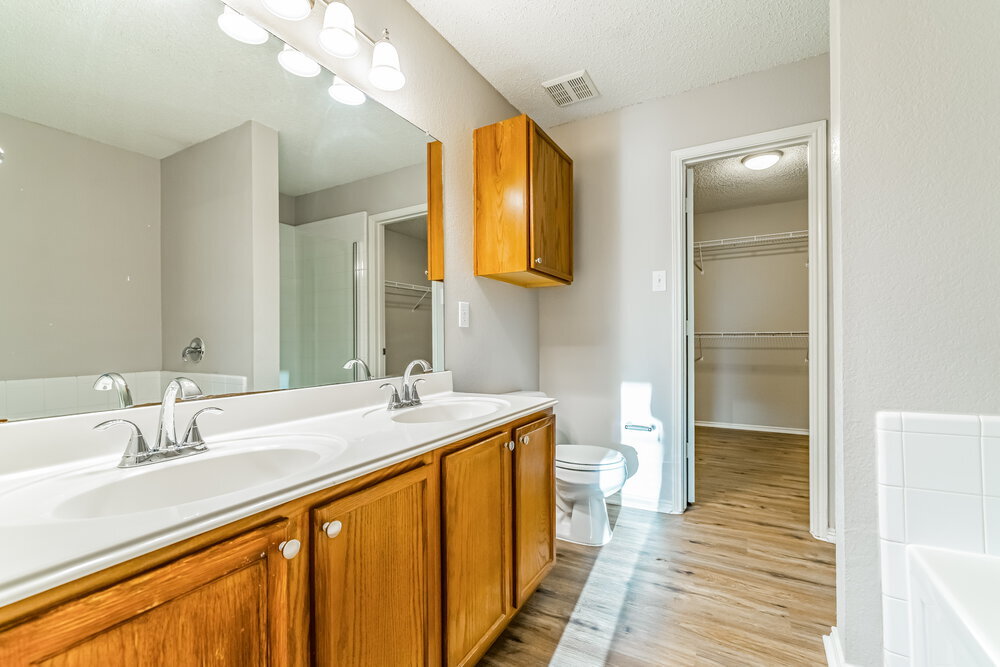 Building Photo - 813 Post Oak Trail