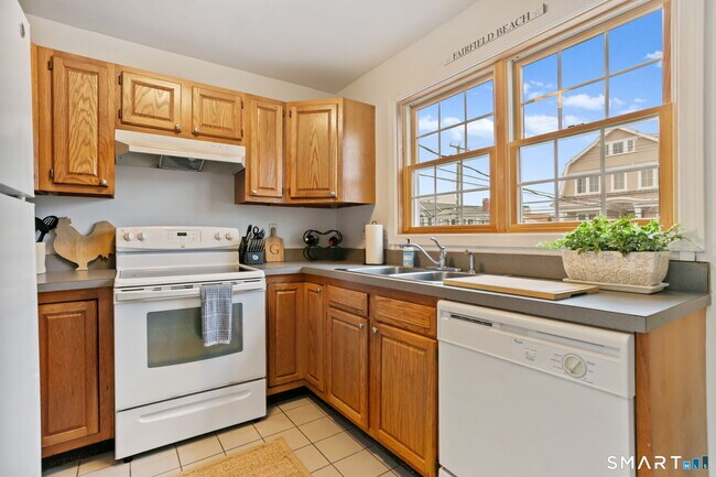 Building Photo - 1236 Fairfield Beach Rd