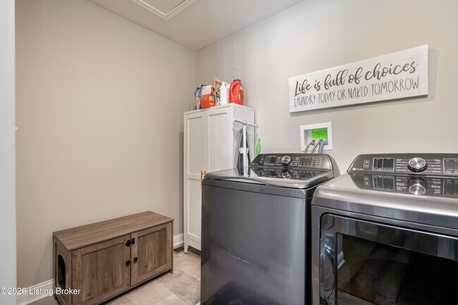 Building Photo - 211 Education Wy