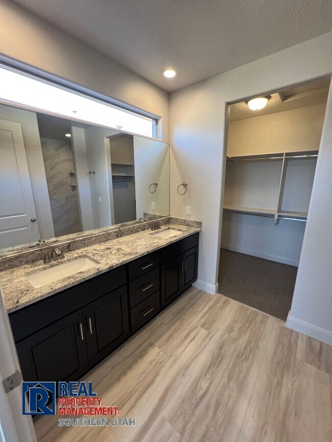 Building Photo - Newer home in Brio