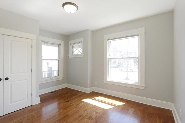 Building Photo - 843 Cherry St SE