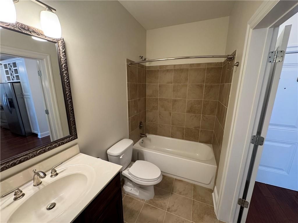 Building Photo - 901 Abernathy Rd NE