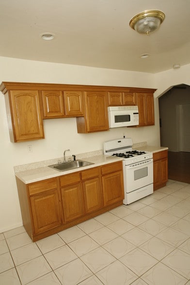 Building Photo - 429 18th Ave