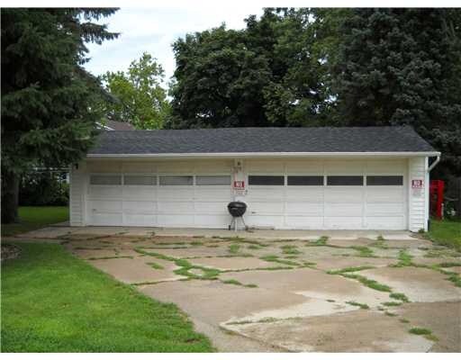 Garage - 301 B Ave