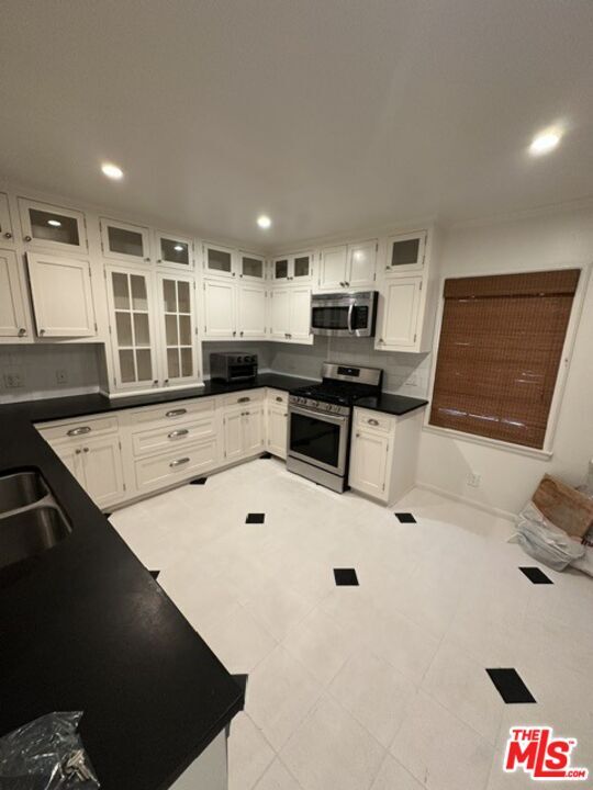Building Photo - 9385 Charleville Blvd