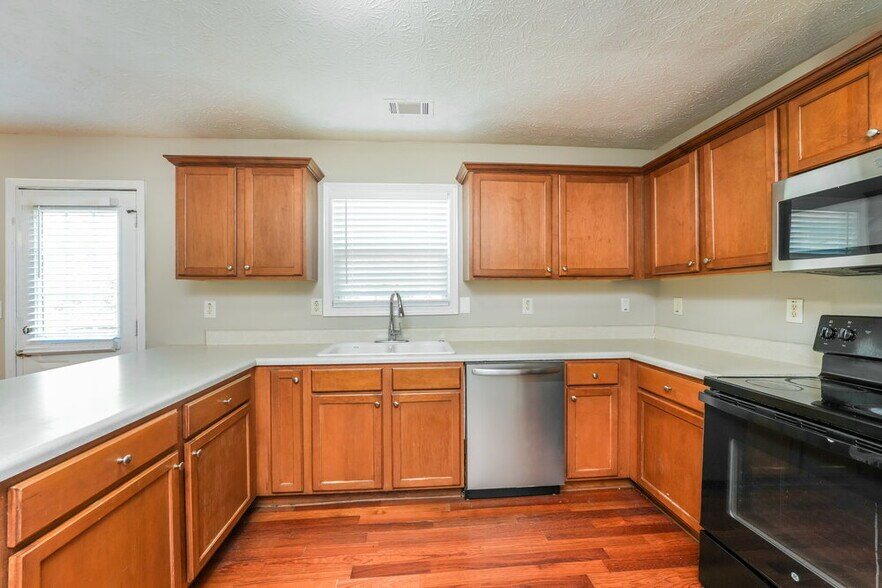 Building Photo - 1035 Paper Creek Dr SE