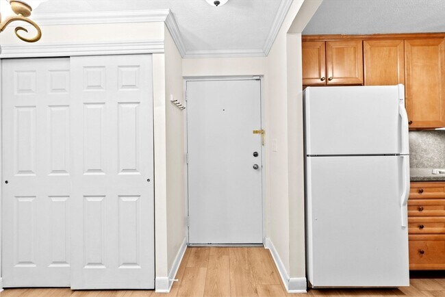 Building Photo - 79 Fountain Ln